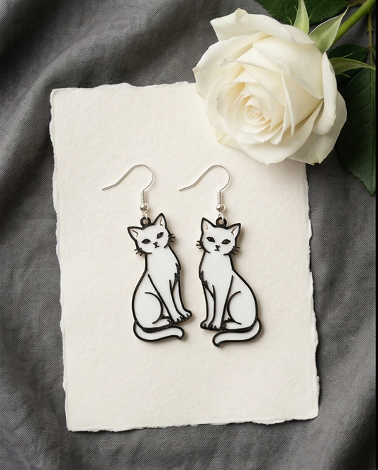 Eleganta katt-örhängen – stilrena silhuetter
